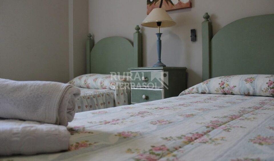 Acogedora Casa Rural en Viñuela con preciosas vistas, piscina y barbacoa - Imagen 14