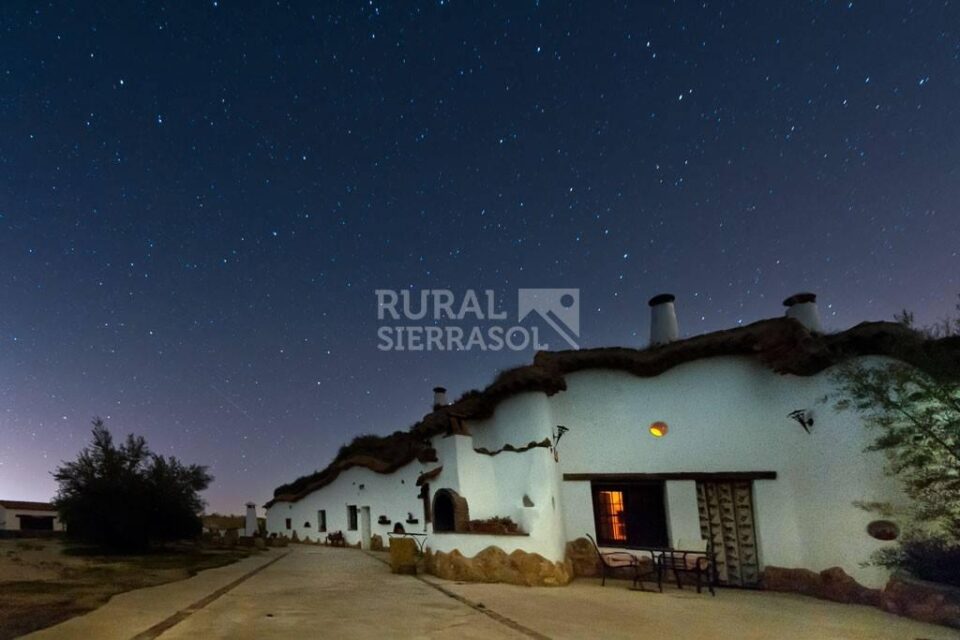 Preciosa Casa Cueva en Fonelas, con piscina, barbacoa y chimenea - Imagen 37