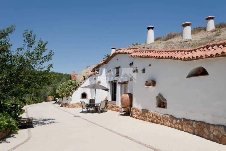 Preciosa Casa Cueva en Fonelas, con piscina, barbacoa y chimenea - Imagen 38