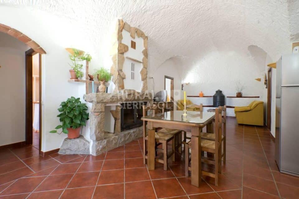 Preciosa Casa Cueva en Fonelas, con piscina, barbacoa y chimenea - Imagen 39