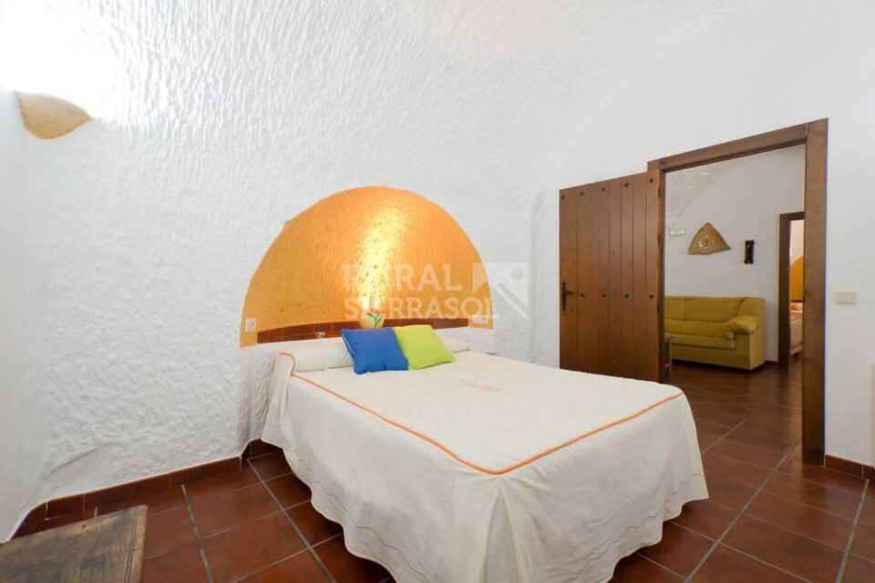Preciosa Casa Cueva en Fonelas, con piscina, barbacoa y chimenea - Imagen 40