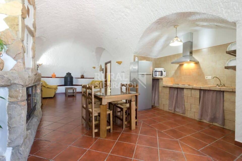 Preciosa Casa Cueva en Fonelas, con piscina, barbacoa y chimenea - Imagen 47