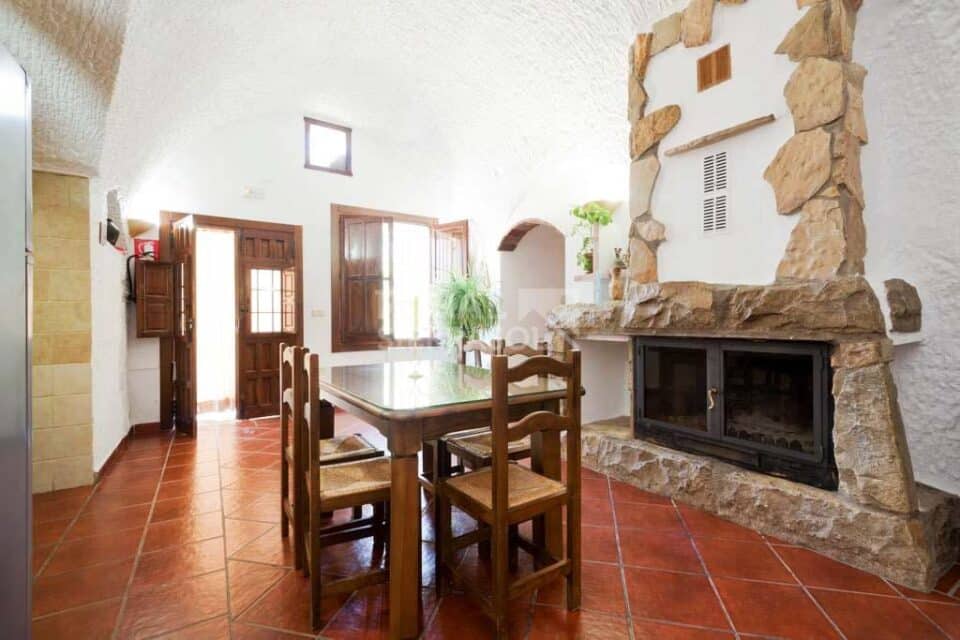 Preciosa Casa Cueva en Fonelas, con piscina, barbacoa y chimenea - Imagen 55