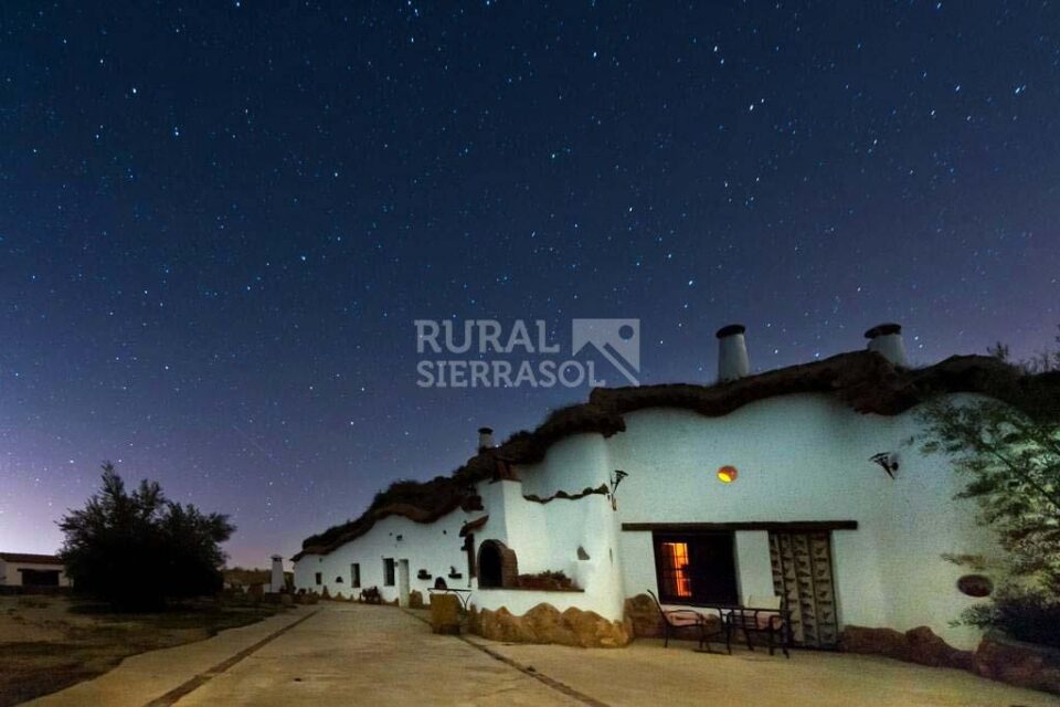 Preciosa Casa Cueva en Fonelas, con piscina, barbacoa y chimenea - Imagen 56