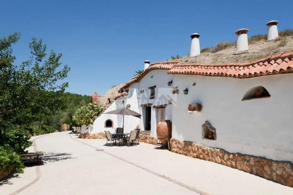 Preciosa Casa Cueva en Fonelas, con piscina, barbacoa y chimenea - Imagen 57