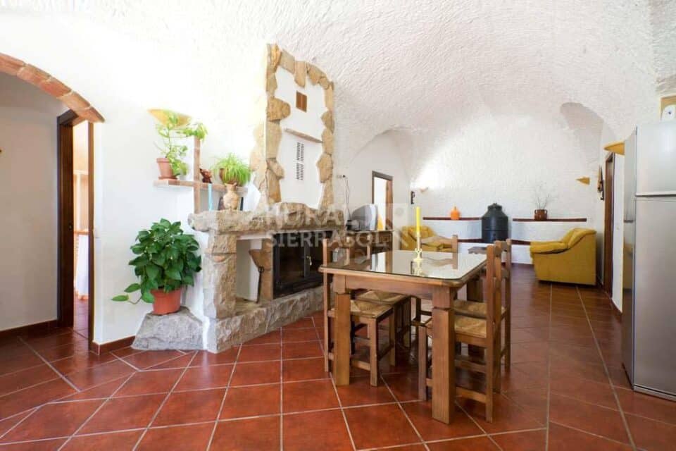 Preciosa Casa Cueva en Fonelas, con piscina, barbacoa y chimenea - Imagen 58