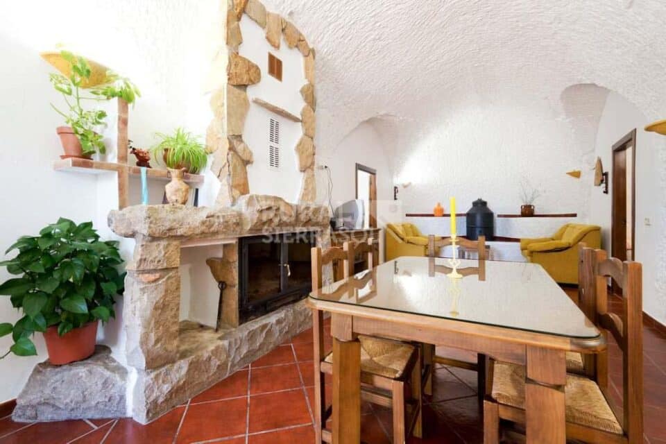 Preciosa Casa Cueva en Fonelas, con piscina, barbacoa y chimenea - Imagen 63