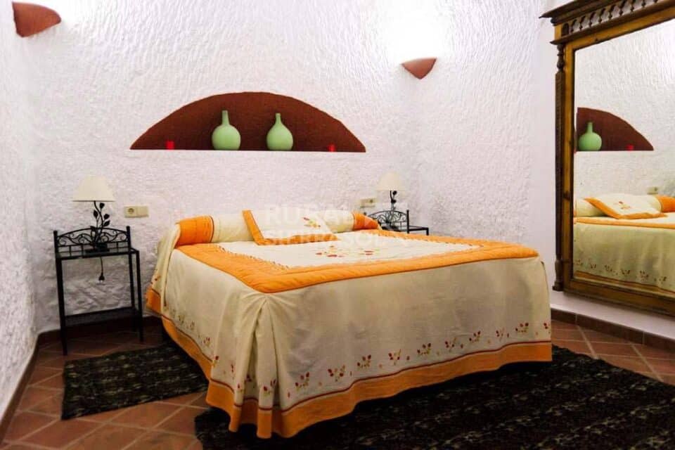 Preciosa Casa Cueva en Fonelas, con piscina, barbacoa y chimenea - Imagen 73
