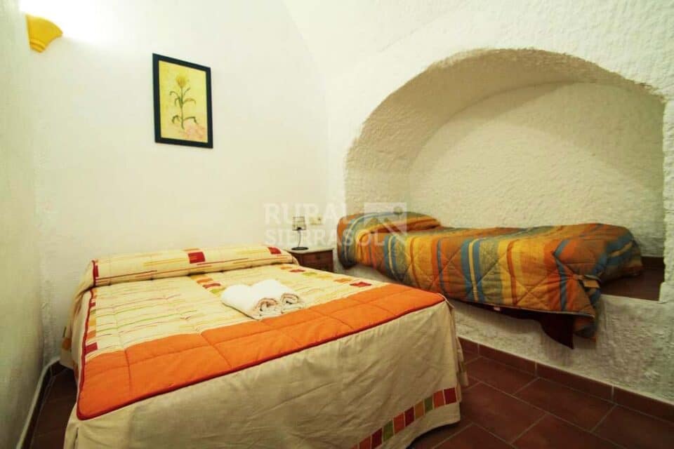 Maravillosa Casa Cueva en Fonelas, con chimenea y calefacción central - Imagen 15