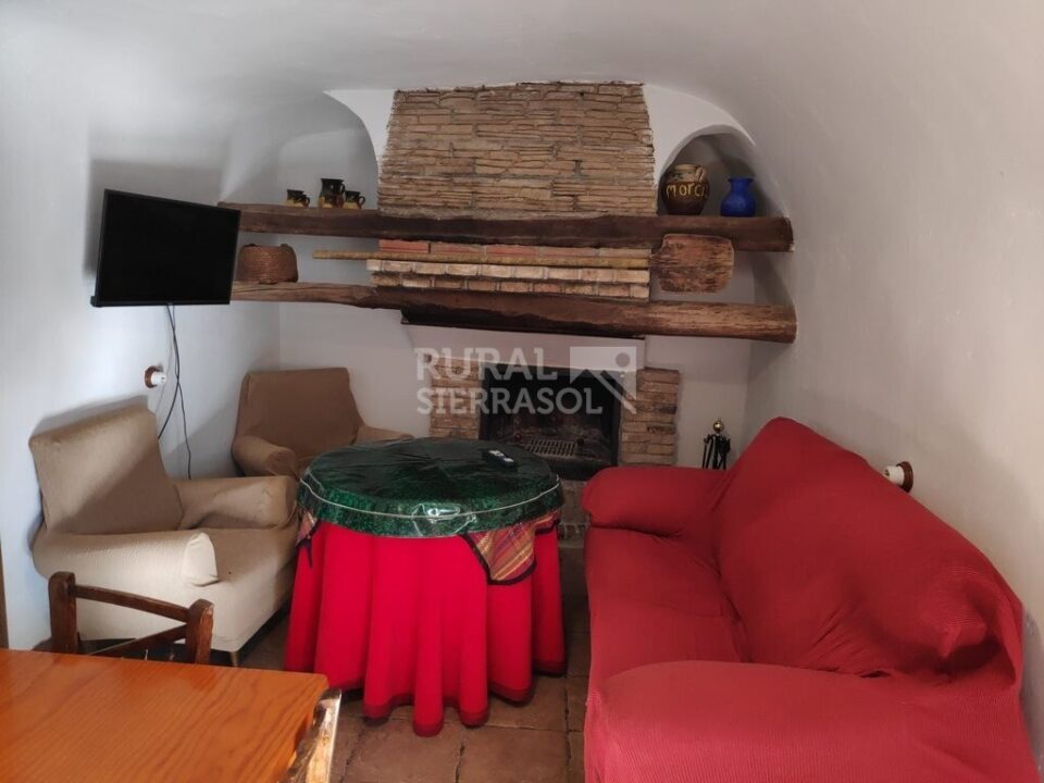 Confortable casa cueva en Baza, con piscina, chimenea y barbacoa - Imagen 15