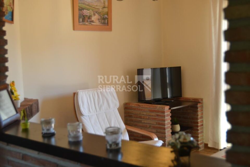 Preciosa Casa Rural junto al Embalse de La Viñuela, con piscina y aire acondicionado - Imagen 15