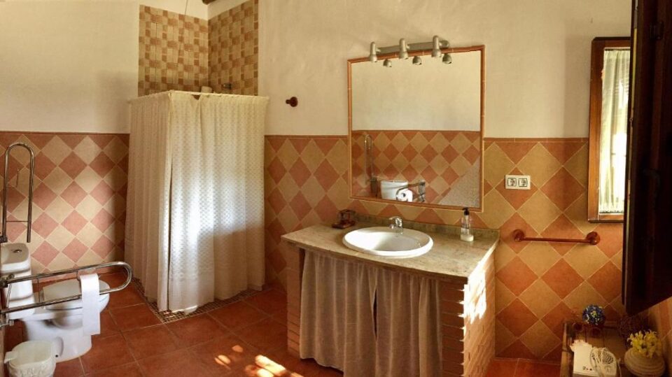 Cortijo Andaluz en Villanueva de Algaidas, con piscina, barbacoa y aire acondicionado - Imagen 6