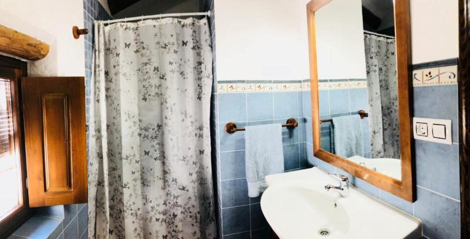 Cortijo Andaluz en Villanueva de Algaidas, con piscina, barbacoa y aire acondicionado - Imagen 11