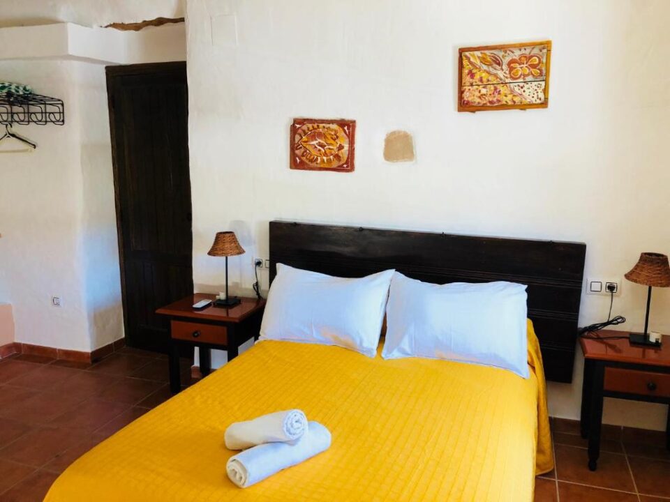 Cortijo Andaluz en Villanueva de Algaidas, con piscina, barbacoa y aire acondicionado - Imagen 17