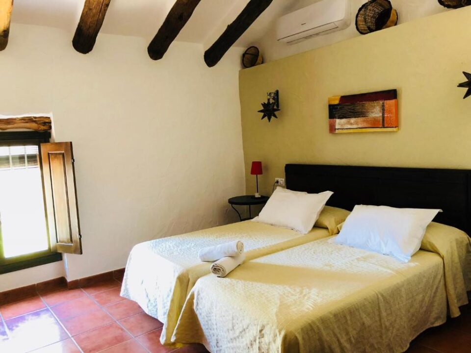Cortijo Andaluz en Villanueva de Algaidas, con piscina, barbacoa y aire acondicionado - Imagen 20