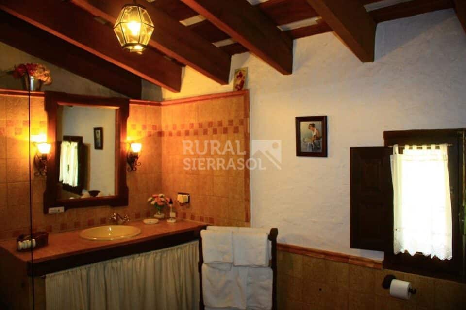 Maravillosa Casa Rural en Casabermeja, con piscina barbacoa y wifi - Imagen 15