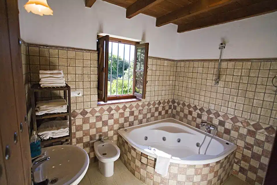 Bañera hidromasaje de Casa rural en El Chorro - Álora (Málaga)-3093