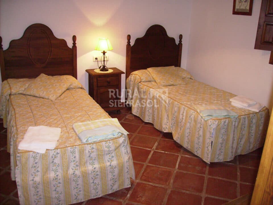 Acogedora Casa Rural en Genalguacil, con barbacoa y chimenea - Imagen 16