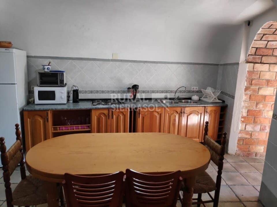 Amplia casa cueva en Baza, con piscina, barbacoa y wifi - Imagen 17