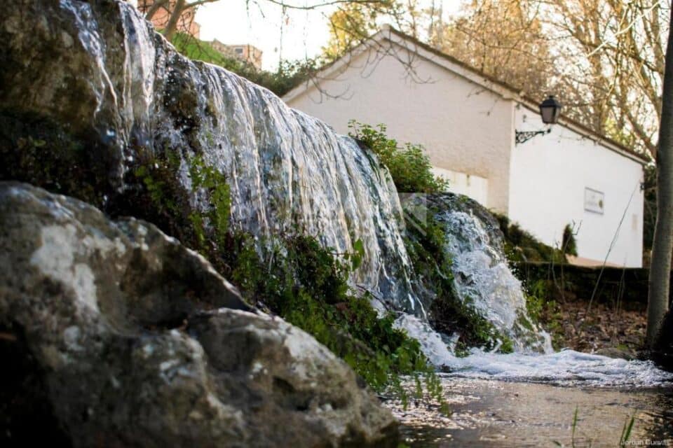 Auténtica Casa Serrana en Cuevas del Becerro con chimenea, aire acondicionado y calefacción - Imagen 17