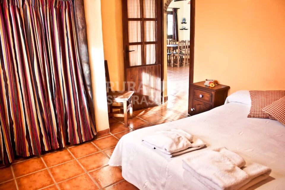 Encantadora Casa Rural con piscina, barbacoa y amplia zona de césped, en Órgiva - Imagen 17