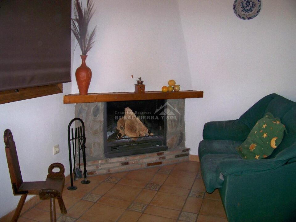 Acogedora casa rural en Laroles, con piscina, barbacoa y wifi - Imagen 14