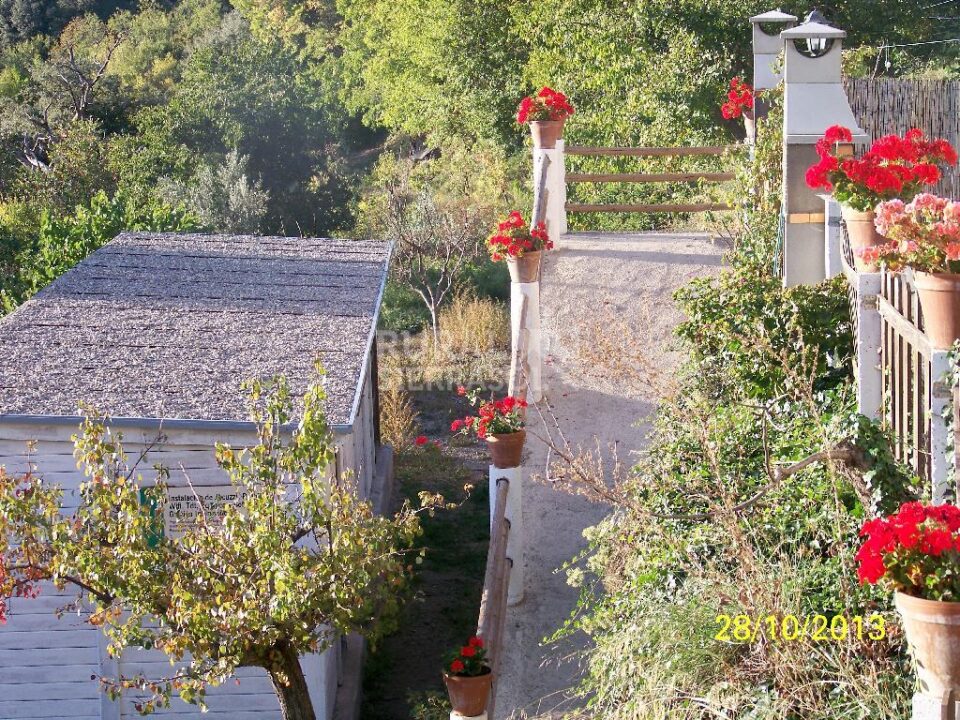 Acogedora casa rural en Laroles, con piscina, barbacoa y wifi - Imagen 24
