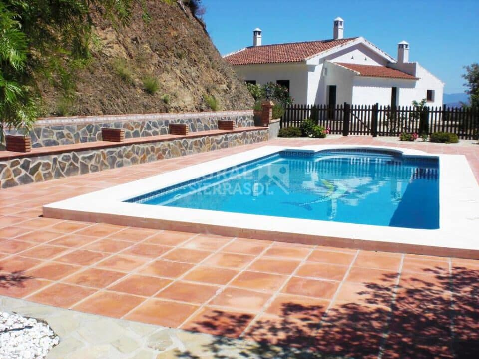Preciosa Casa Rural en El chorro, con chimenea, piscina y barbacoa - Imagen 2