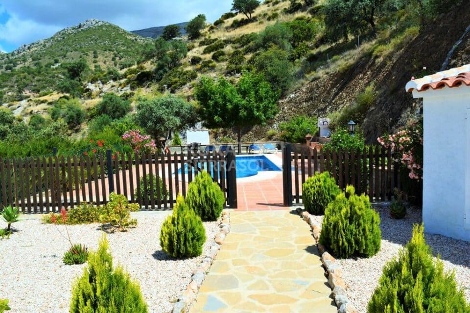Preciosa Casa Rural en El chorro, con chimenea, piscina y barbacoa - Imagen 4