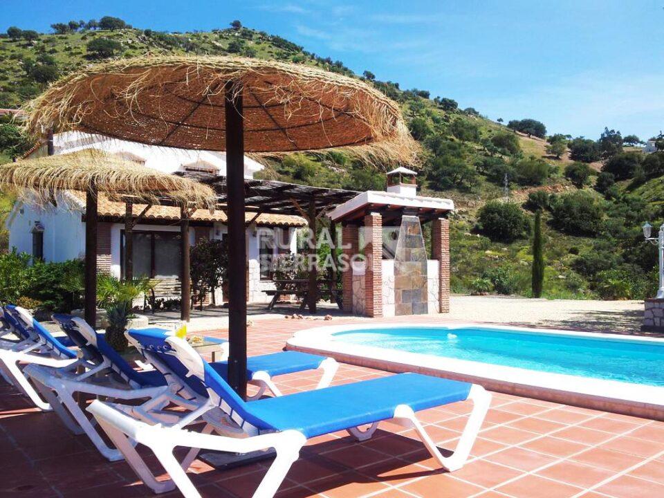 Piscina y fachada de Casa rural en El Chorro - Álora (Málaga)-1764