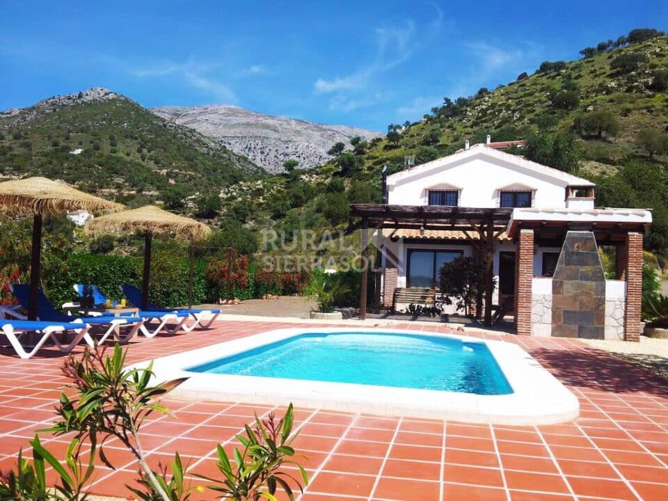 Piscina y fachada de Casa rural en El Chorro - Álora (Málaga)-1764