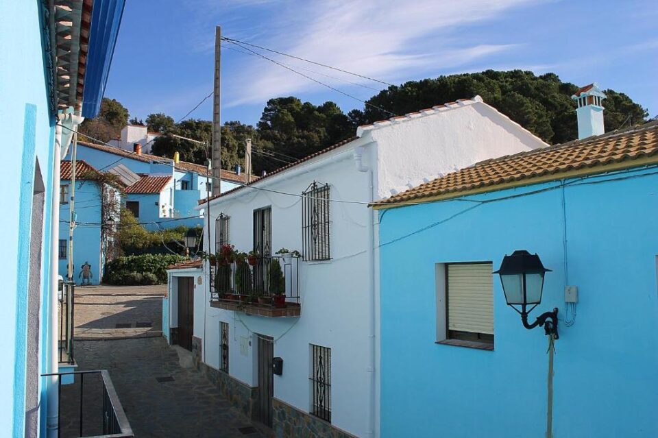 Conjunto de tres Apartamentos Rurales en Júzcar con calefacción, barbacoa - Imagen 27