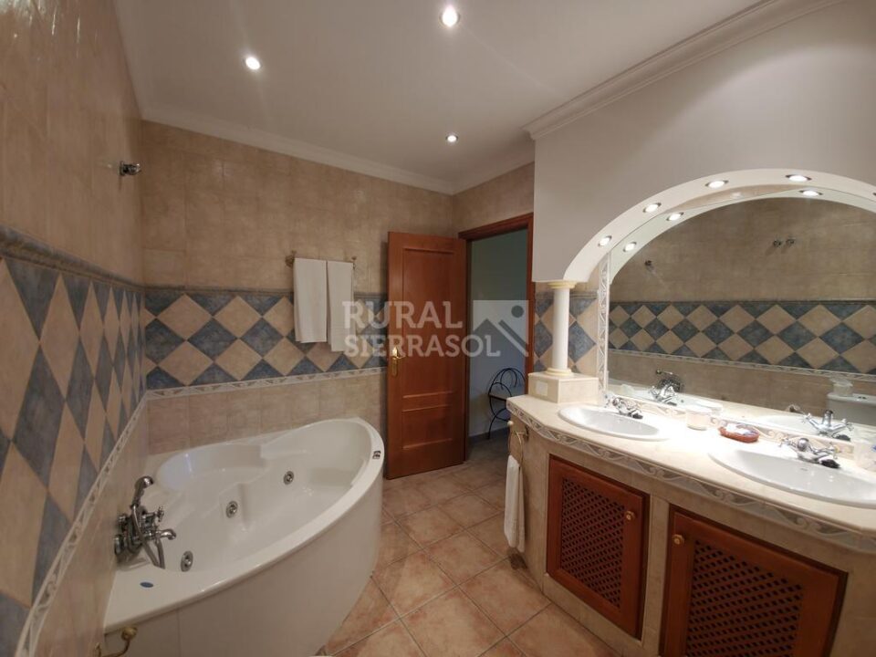 Precioso Hotel Rural en Colmenar, con bonitas vistas al campo - Imagen 18