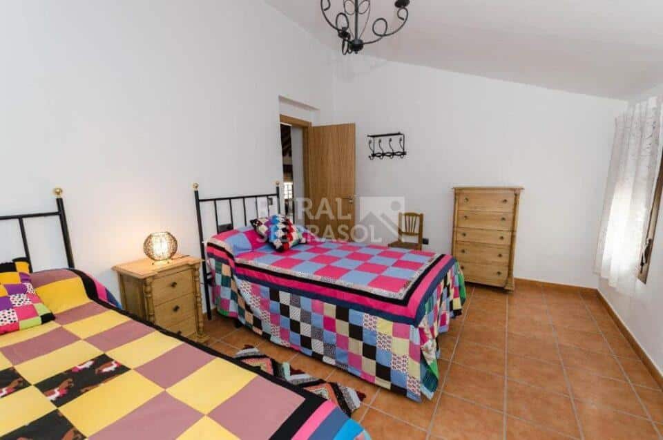 Habitación con dos camas individuales de Casa rural en Periana (Málaga)-3307