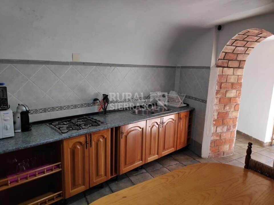 Amplia casa cueva en Baza, con piscina, barbacoa y wifi - Imagen 19