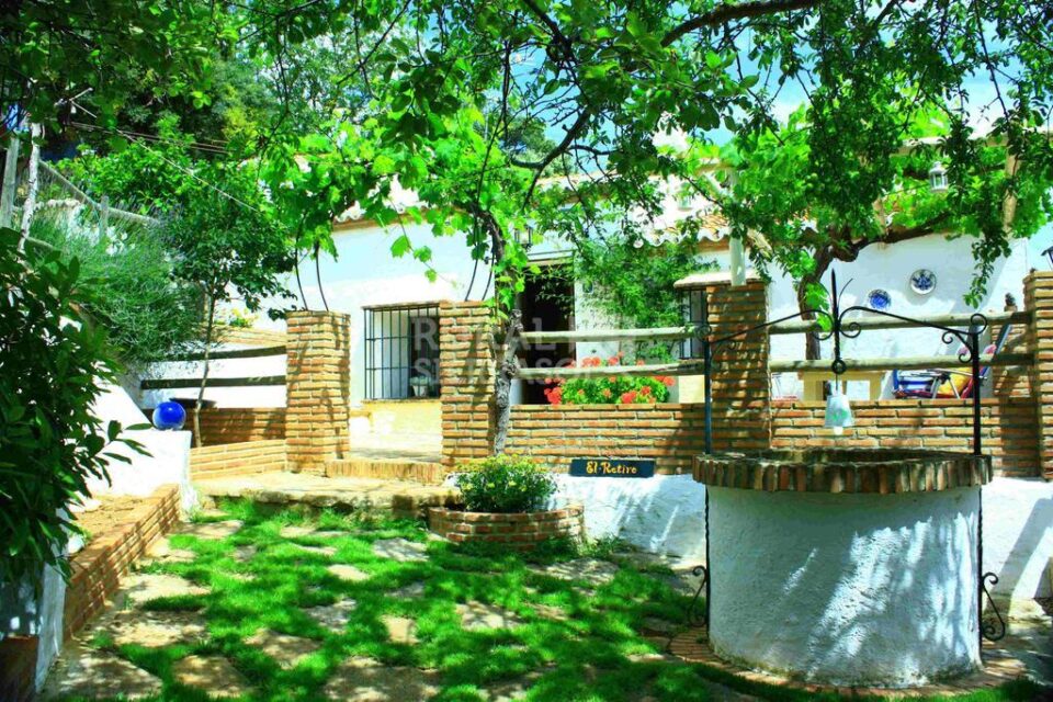 Maravillosa Casa Rural en Casabermeja, con piscina barbacoa y wifi - Imagen 18