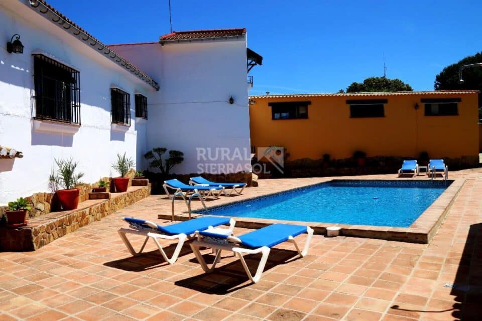 Acogedor Cortijo Andaluz en Villanueva del Trabuco, con barbacoa, piscina y wi-fi - Imagen 2