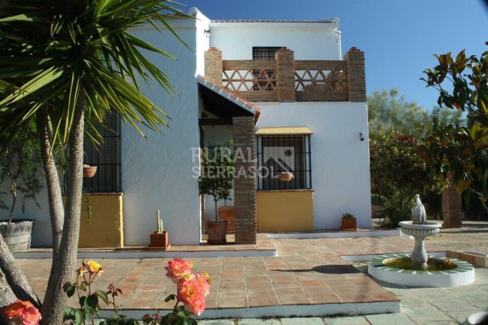 Acogedora Casa Rural en Casabermeja, con piscina, barbacoa y wifi - Imagen 2