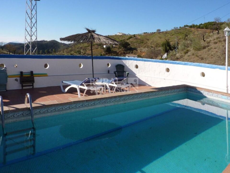 Acogedora Casa Rural en Casabermeja, con piscina, barbacoa y wifi - Imagen 3