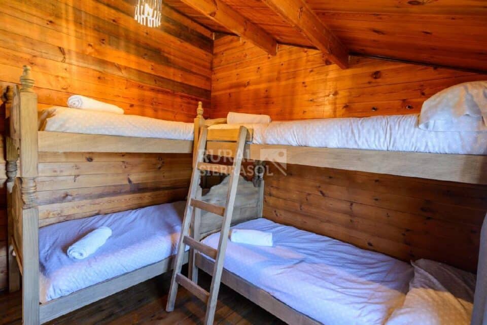 Acogedora Cabaña de Madera cerca de la playa en Málaga - Imagen 12