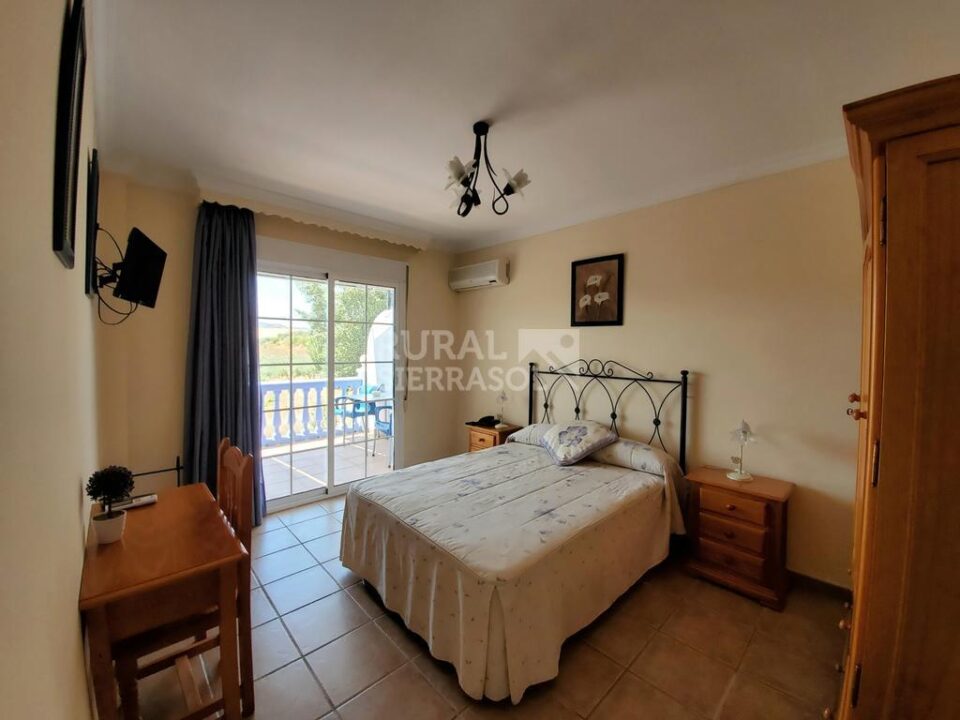 Precioso Hotel Rural en Colmenar, con bonitas vistas al campo - Imagen 2