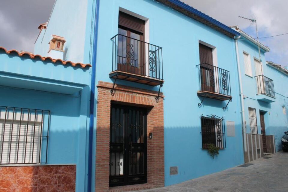 Conjunto de tres Apartamentos Rurales en Júzcar con calefacción, barbacoa - Imagen 2