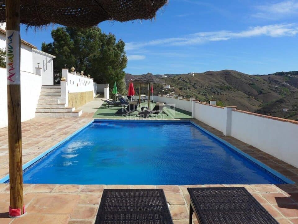 Piscina y terraza de Casa rural en El Borge (Málaga)-0992