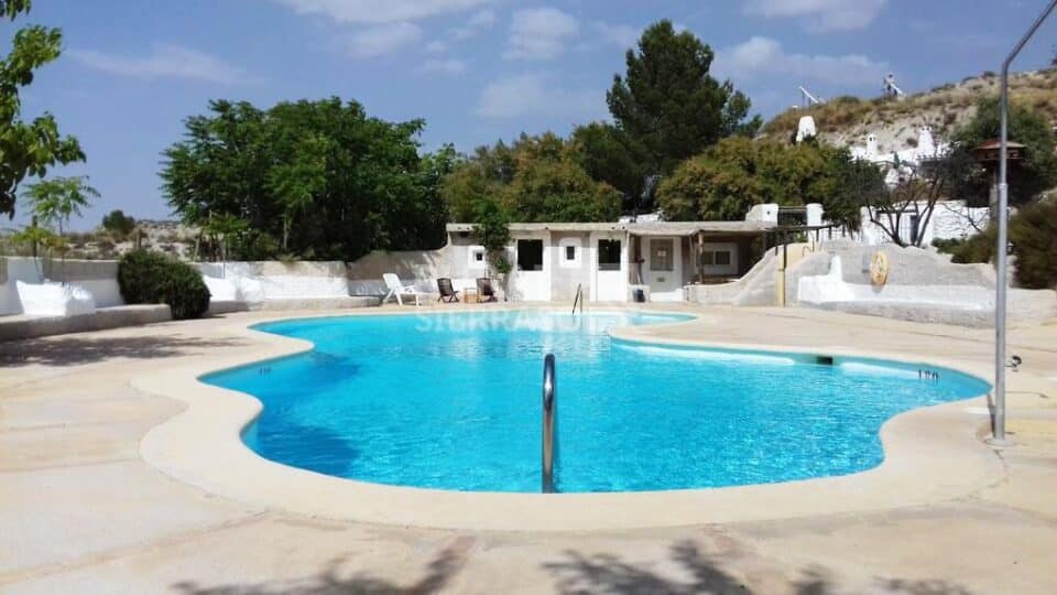 Magnífica Casa Cueva en Baza, con piscina y wifi - Imagen 2