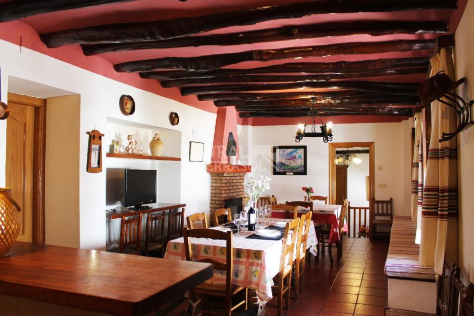 Amplio Alojamiento Rural en Capileira, con gran salón especial para grandes grupos - Imagen 2