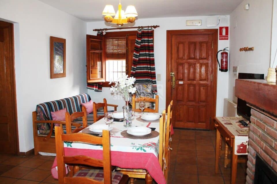 Fantástico Apartamento Rural en Capileira, con chimenea y wifi - Imagen 2