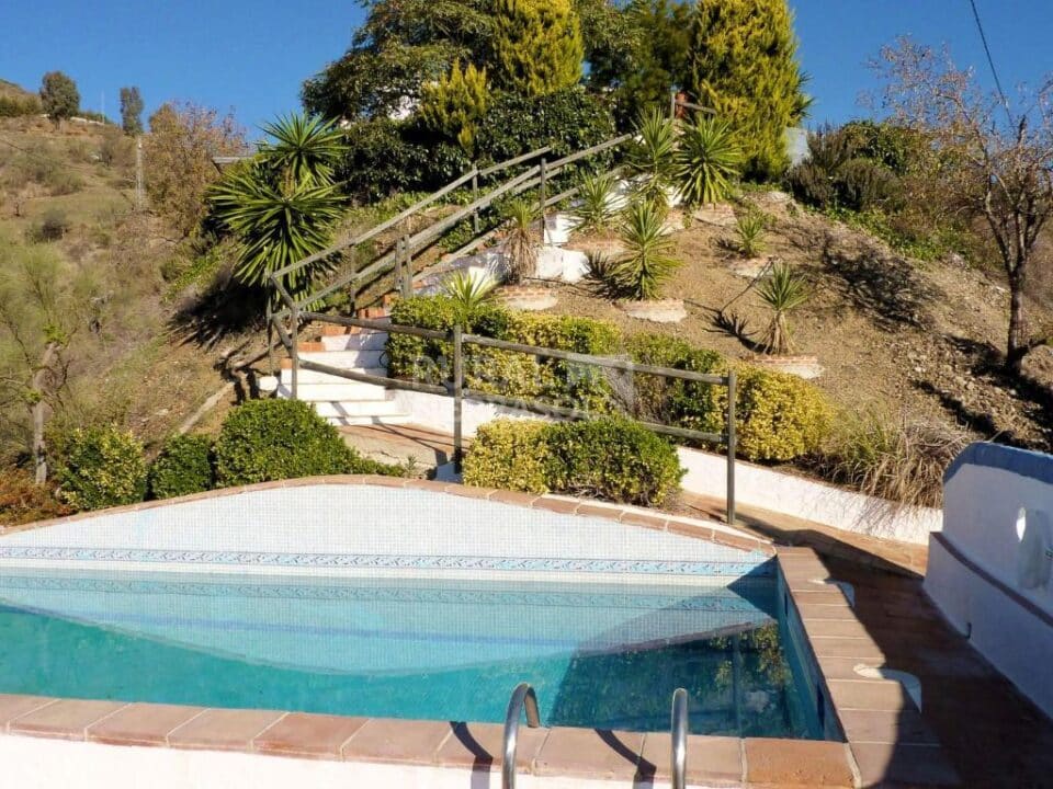 Acogedora Casa Rural en Casabermeja, con piscina, barbacoa y wifi - Imagen 4