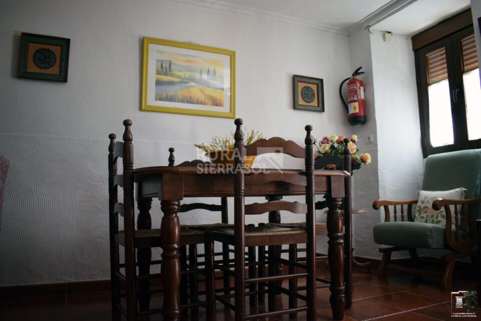 Auténtica Casa Serrana en Cuevas del Becerro con chimenea, aire acondicionado y calefacción - Imagen 2