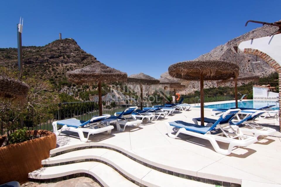 Acogedor Apartamento Rural junto al Caminito del Rey, con piscina, aire acondicionado y wifi - Imagen 2