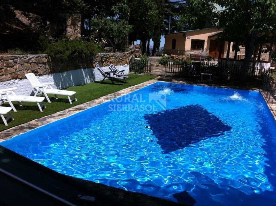 Acogedora Casa Rural en Sierra Nevada, con piscina y barbacoa - Imagen 3